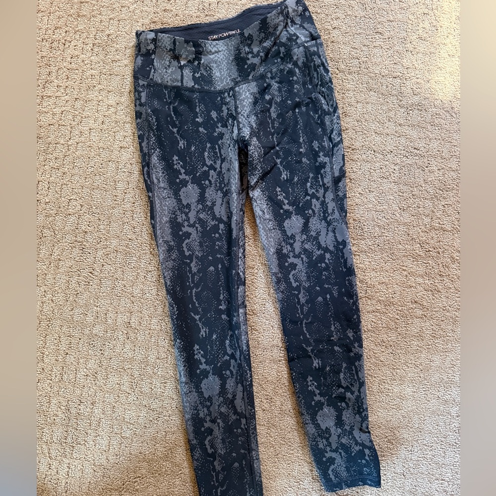 CALIA by Carrie Underwood Black and Gray Printed High-Waist Leggings